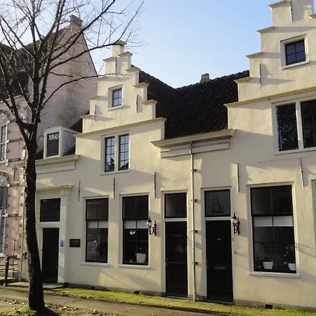Achterom 7 Bed & Breakfast *